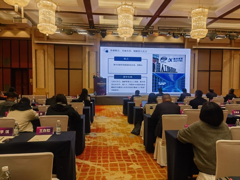 本页围绕「蓝鲸体育直播app下载成为