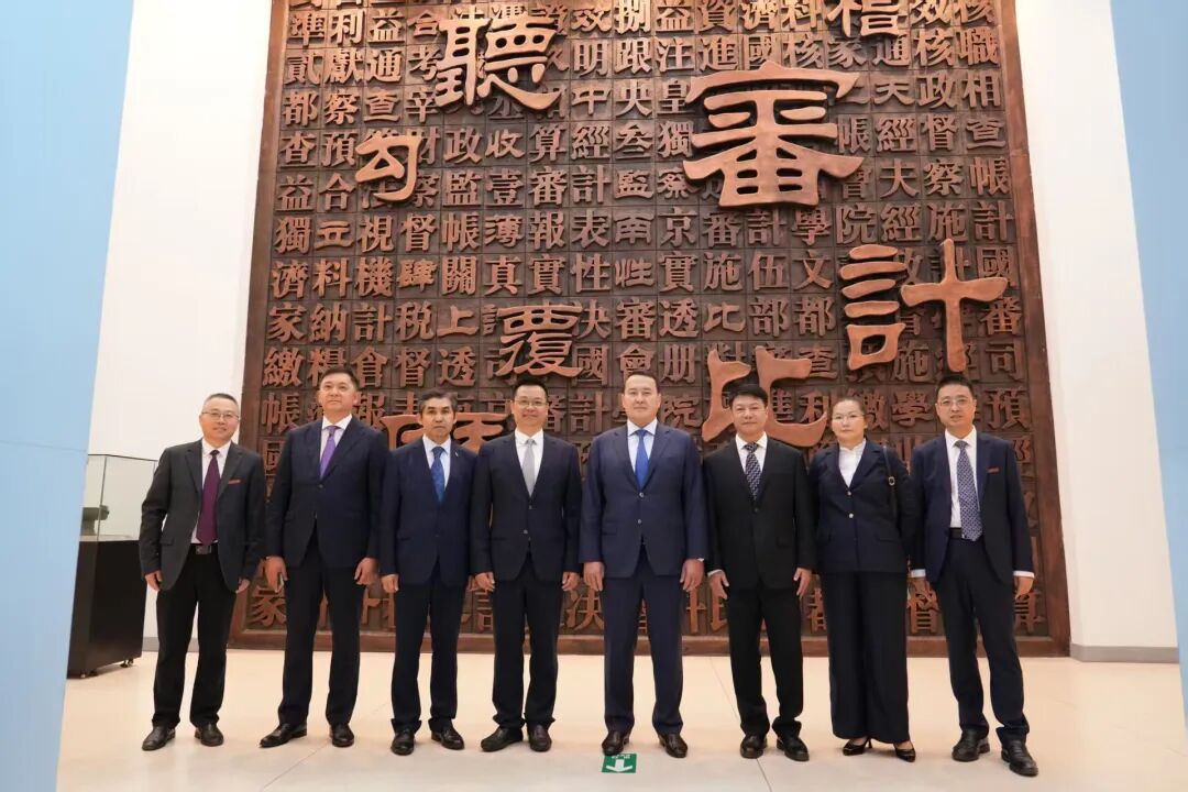 厅长刘军出席