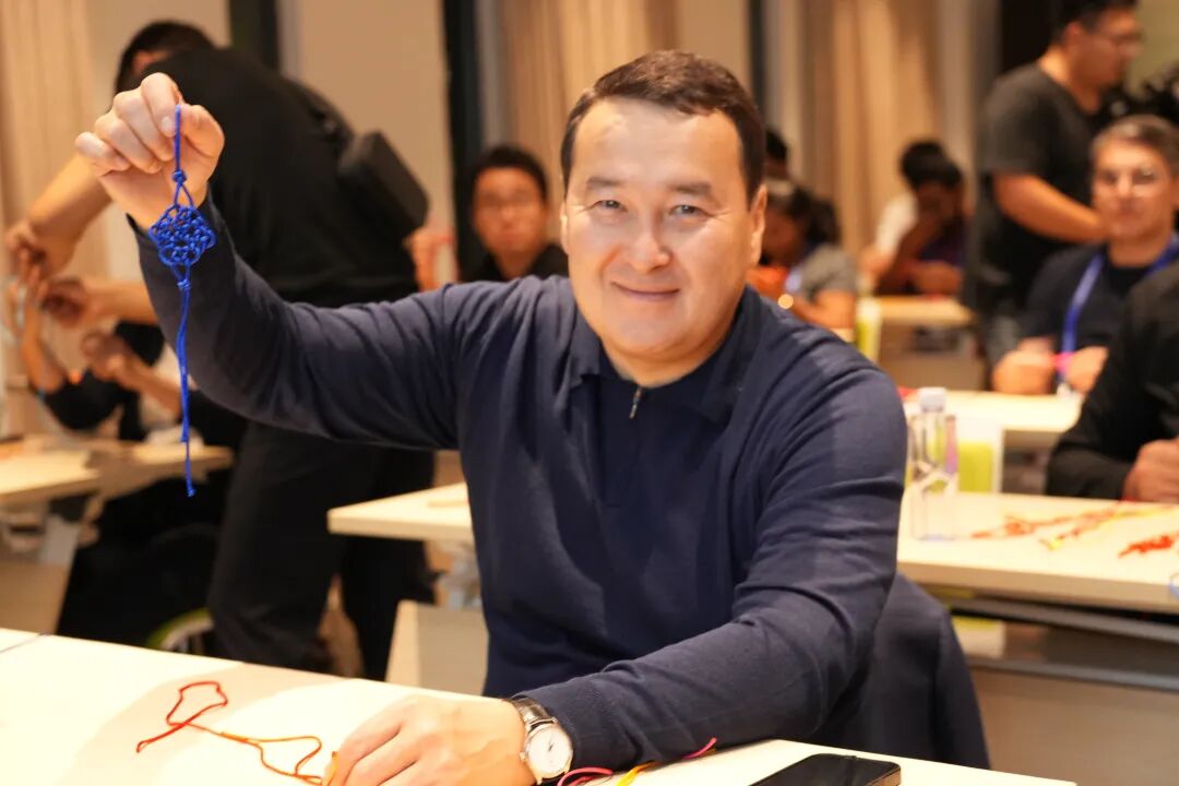 董必荣向远道而来的哈萨克斯坦审计院代